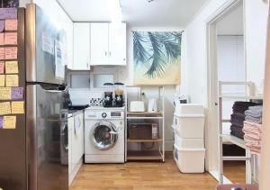 Hongdae Stay 201 # Spacious living room, four beds