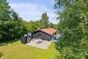 Charming Cottage Near Heatherhill With Jacuzzi