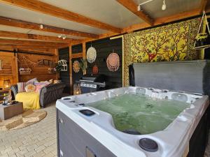 Private villa with jacuzzi, sauna & swimmingpool