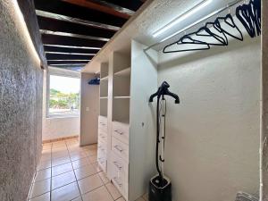 Casa Haru, Hermosa casa con alberca climatizada, jardín, asador y tombling, capacidad para 14 personas, 5 recámaras, 8 camas, 5 baños estacionamiento para 4 autos