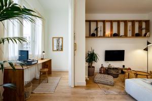 Bingin - 3 bedrooms and balcony in Eixample Dreta