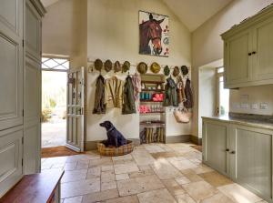 Helmdon House - pool & tennis court, 7 bedrooms