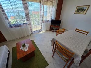 DOBRILA NV Apartment with terrace and sea view