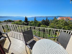 DOBRILA NV Apartment with terrace and sea view