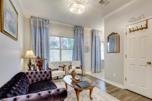 1 Block to Beach Biloxi Townhome with Media Room