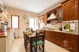 Imperium Aquaeductus - 5 min Metro, 8 Pax, 4 BDRM, 2 baths, A-C, park view