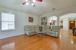 San Antonio Area Home with Deck, 14 Mi to Dtwn!