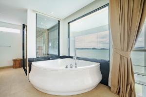 Raya Villa 2 Bed Beachfront Villa Private Pool