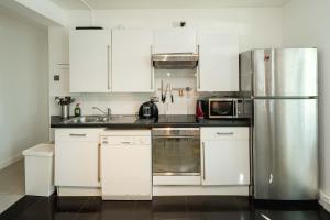 Spacious 4-Bed Flat Near Nine Elms Tube Station