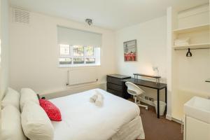 Spacious 4-Bed Flat Near Nine Elms Tube Station