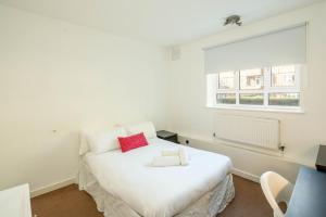 Spacious 4-Bed Flat Near Nine Elms Tube Station
