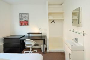 Spacious 4-Bed Flat Near Nine Elms Tube Station