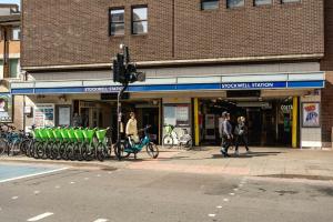 Spacious 4-Bed Home near Stockwell Tube Station