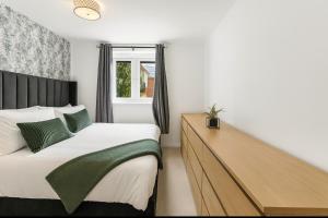 Stylish 2-Bedroom Retreat in Southampton