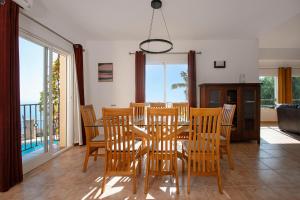 Villa Sol y Mar with heated pool and jacuzzi