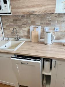 Cute apartment with amazing balcony near Center