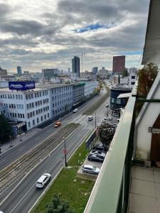 Cute apartment with amazing balcony near Center