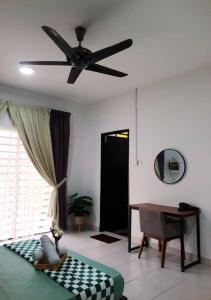 12pax Senai RestHome near Senai Airport