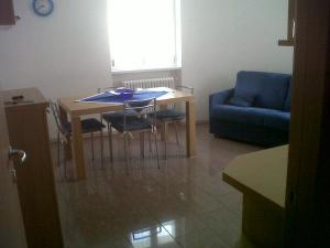 Moderno appartamento e ampio garage in centro