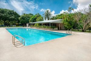 Cosy apartment with pool and garden view