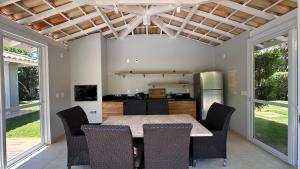 Casa Beija Flor · “Fique onde os famosos descansam”