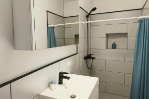 Casa Dace Renovated Studio - Fast Wi-Fi, Near Ocean, Ideal for Long Stays