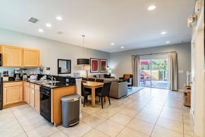 15min to Disney · Modern Home Hot Tub