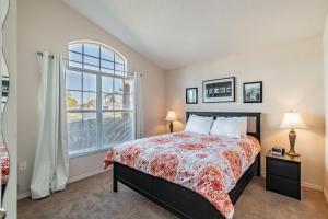 Lake Berkley Getaway – 5BR Resort Home