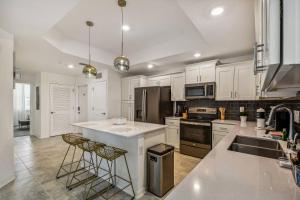 Perfect Family Stay 3BR Storey Lake Condo