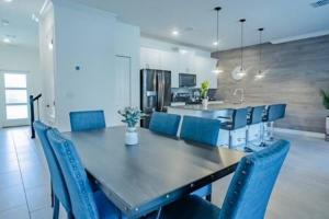 Orlando Retreat – 4BR Home Near Disney