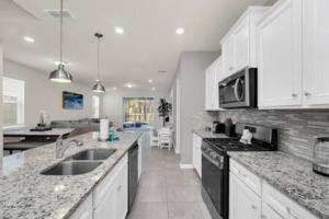 Family Home with Private Pool near Disney