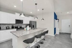 Family Home with Private Pool near Disney