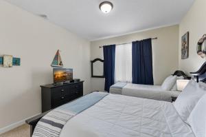 Spacious 6BR Pool Resort - Near Disney