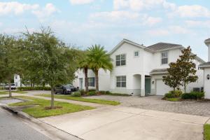 Spacious 6BR Pool Resort - Near Disney