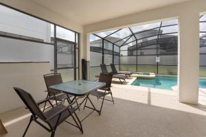 Spacious 6BR Pool Resort - Near Disney