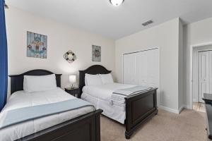 Spacious 6BR Pool Resort - Near Disney