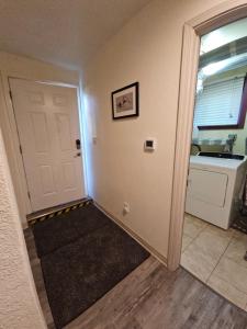 Stylish 3-Bedroom Near Downtown Fairbanks