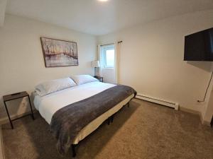 Stylish 3-Bedroom Near Downtown Fairbanks