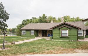 The Grand Riverhouse & Bunkhouse