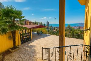 Deluxe Villa with Mountain and Sea View