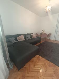 The Friendly Apartment