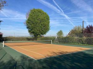 Villa avec piscine, tennis en Champagne proche Épernay & Paris