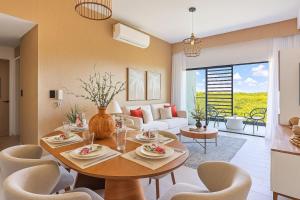 Elegant 3BR Condo Near Airport