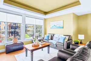 Exciting Rockies 1BR Escape with Hot Tub, Pool and BBQ