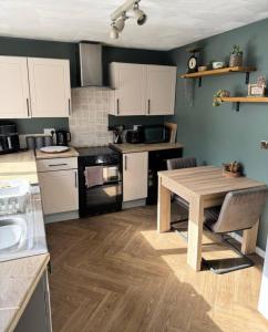 Skye Terrace, cosy 2 bed close to the city centre.