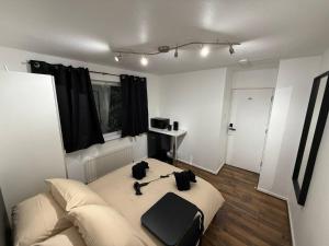 London zone2 room near Battersea