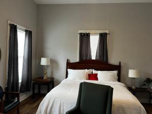 Gold Suite in Wadley