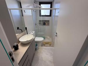 Cód 123 - Belo apartamento 3 quartos perto do mar