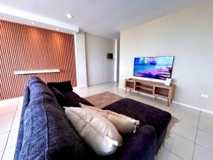 12th Floor CViews Andamar Walking Beach