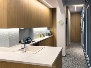 CocoLoro by 4 Travelers